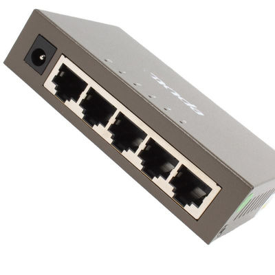 Buen precio 10/100Mbps Tasa de transmisión SNMP Función Switch de metal Desconcentrador de monitoreo de red 5 puertos Gigabit Switch TEG1005D en línea